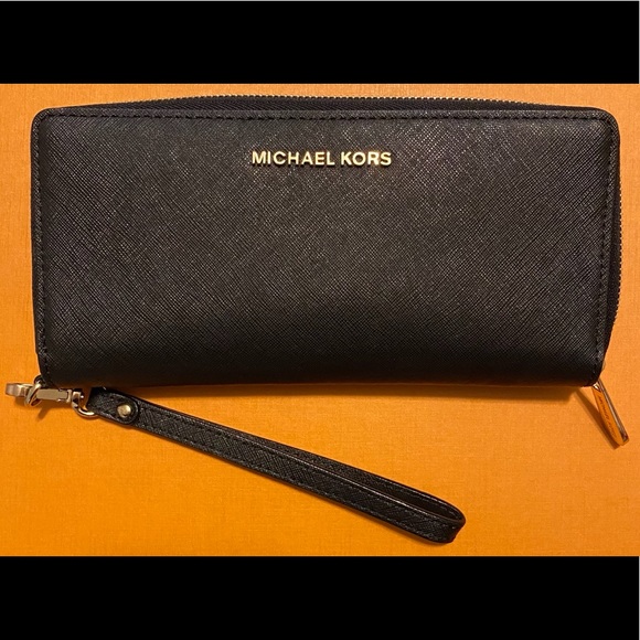 Michael Kors Handbags - MICHAEL KORS WALLET WRISTLET